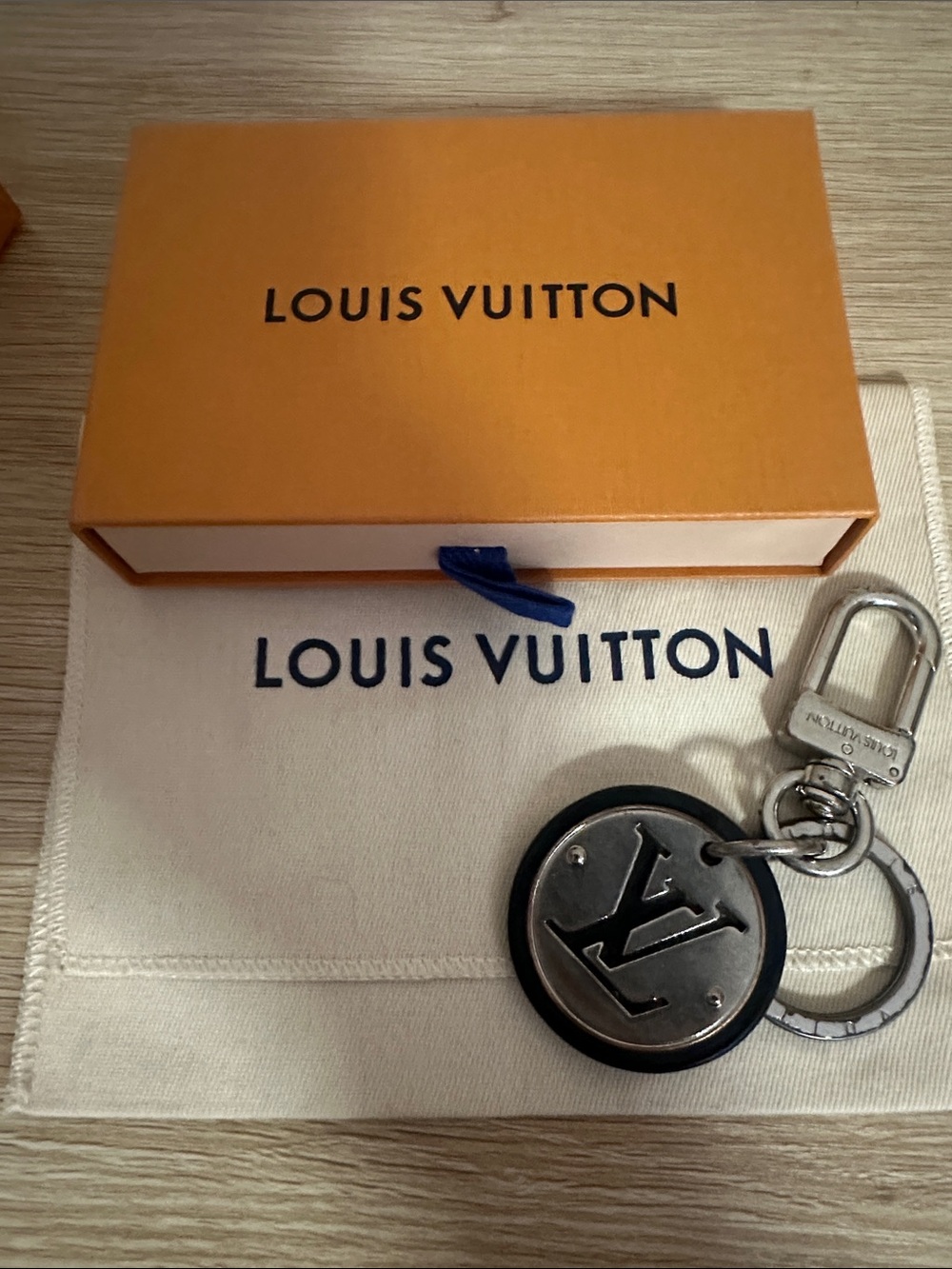 Louis Vuitton LV Cut Circle Key Holder Bag Charm Black & Silver w/box & Dust Bag